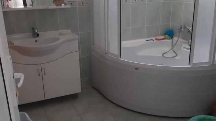 Image No.13-5 Bed House for sale