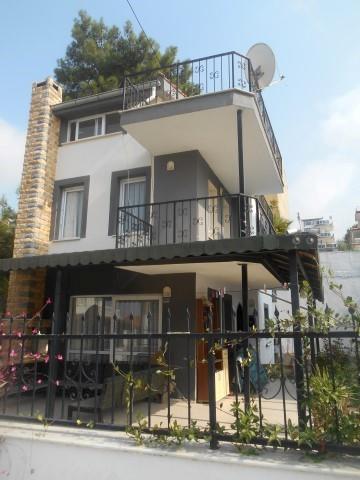 Image No.1-3 Bed House for sale