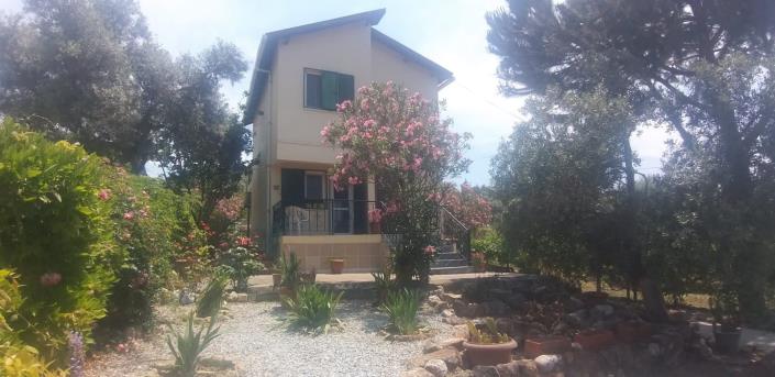 Image No.1-3 Bed Villa / Detached for sale