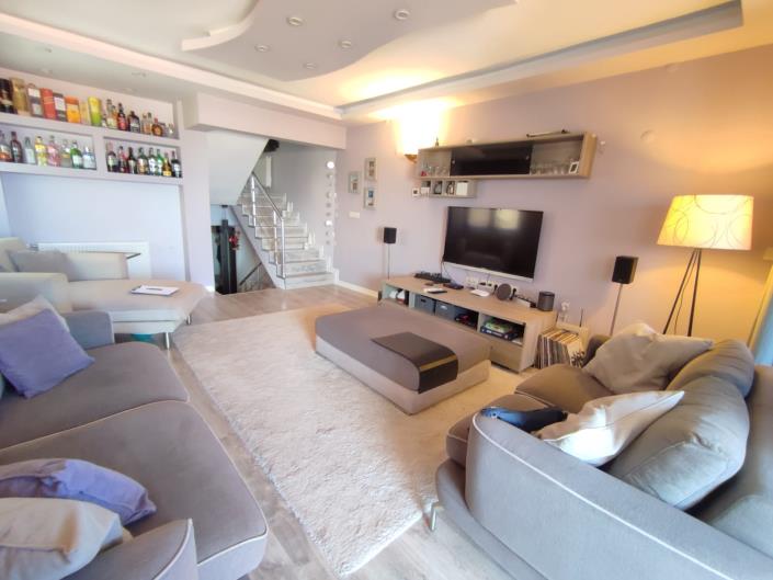 Image No.15-3 Bed House for sale