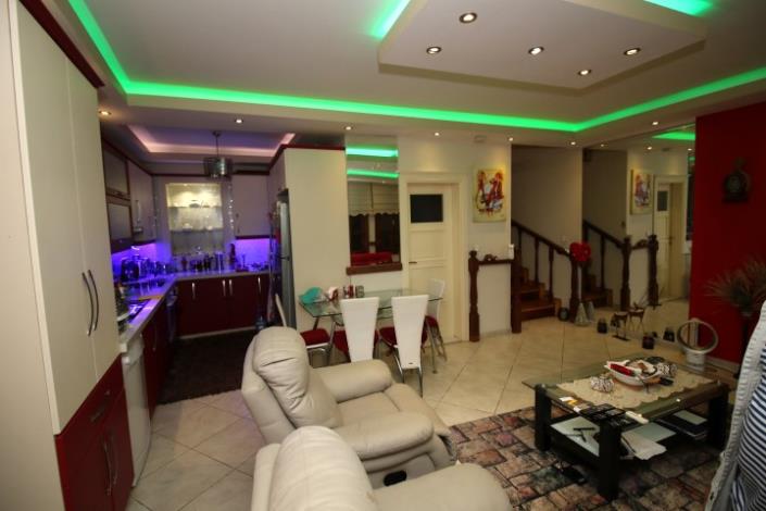 Image No.11-2 Bed House for sale