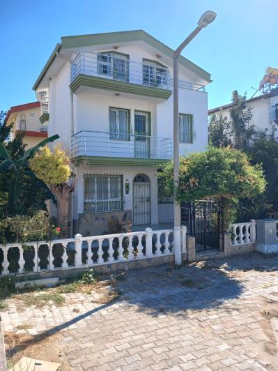 Image No.2-4 Bed House for sale