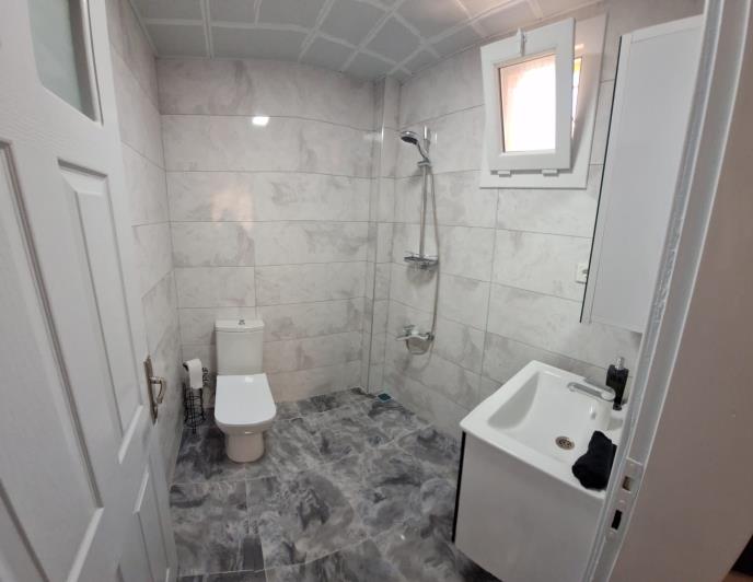 Image No.16-5 Bed House for sale