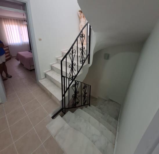 Image No.7-5 Bed House for sale