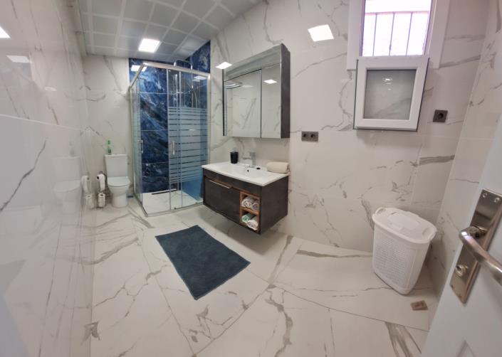 Image No.9-5 Bed House for sale
