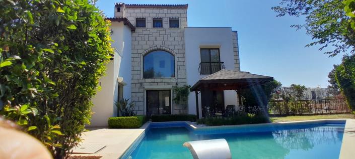 Image No.10-4 Bed Villa / Detached for sale