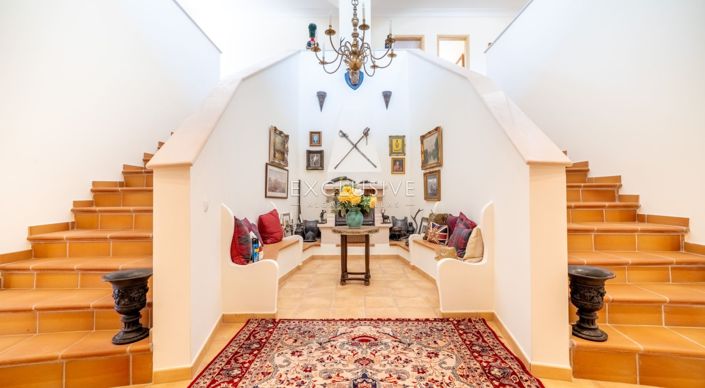 Image No.9-7 Bed Villa for sale