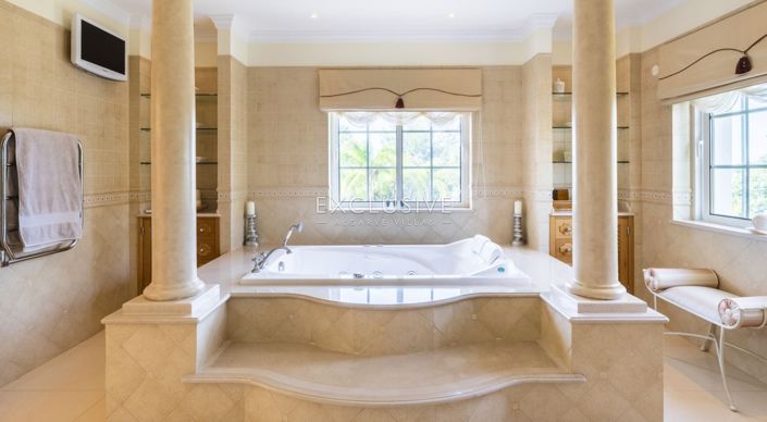 Image No.10-3 Bed Villa for sale