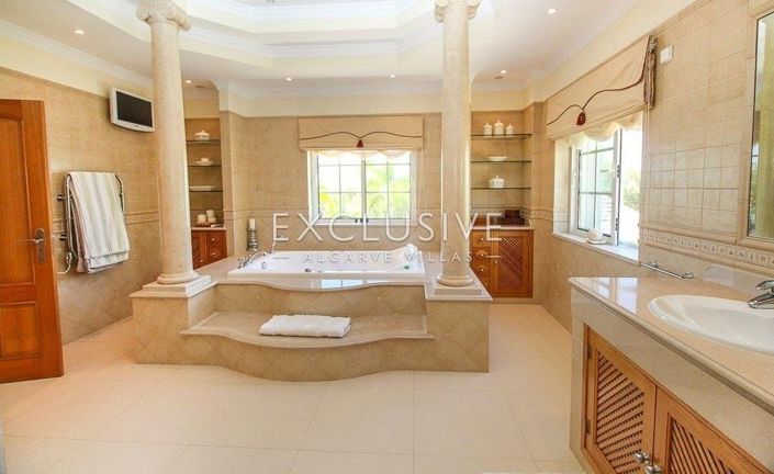 Image No.9-3 Bed Villa for sale