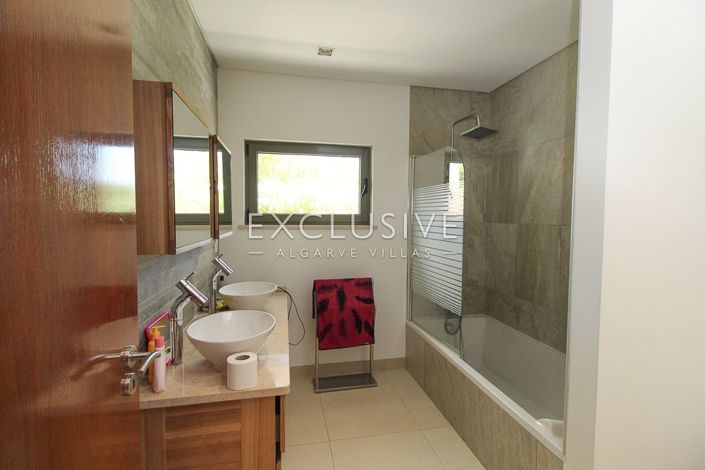 Image No.20-5 Bed Villa for sale