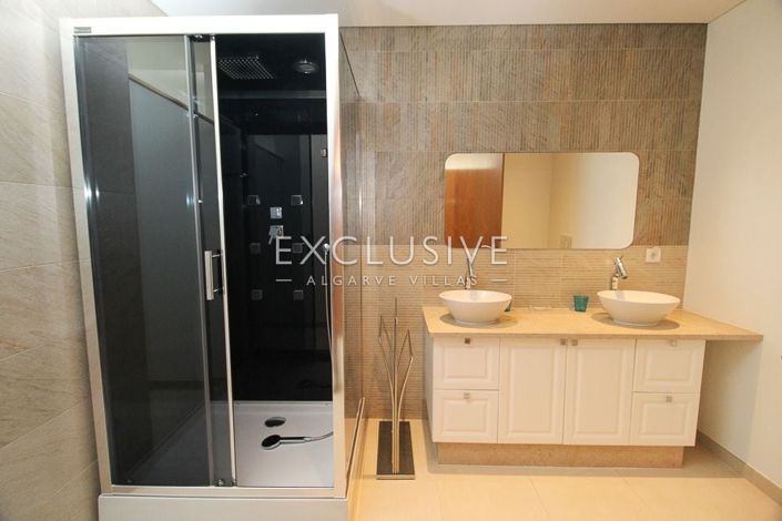 Image No.21-5 Bed Villa for sale