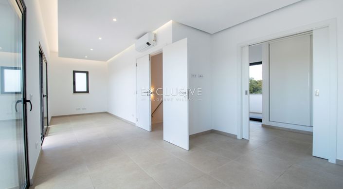 Image No.12-4 Bed Villa for sale