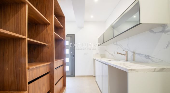 Image No.7-4 Bed Villa for sale