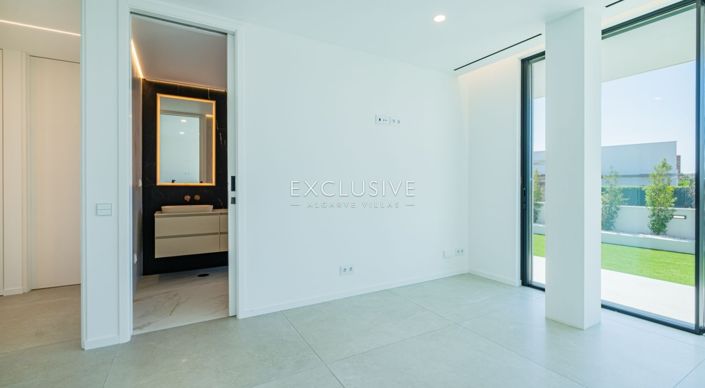 Image No.15-4 Bed Villa for sale