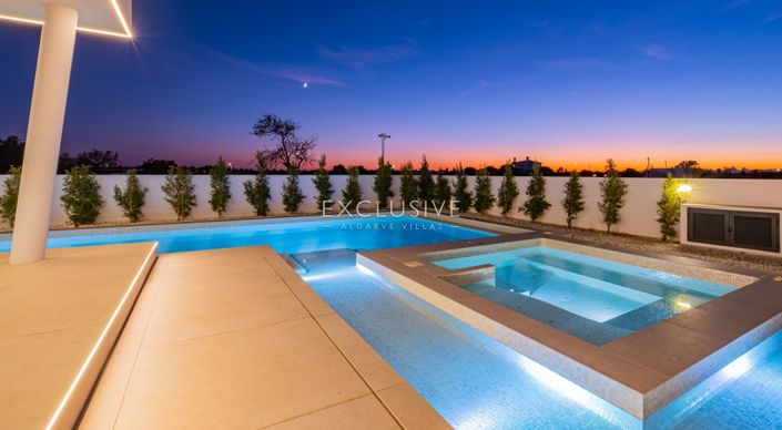 Image No.4-4 Bed Villa for sale