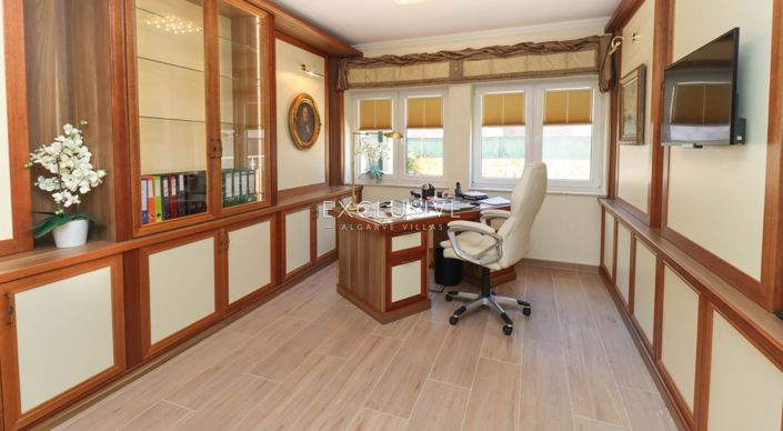 Image No.10-4 Bed Villa for sale