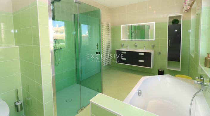 Image No.12-4 Bed Villa for sale