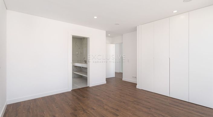 Image No.15-4 Bed Villa for sale