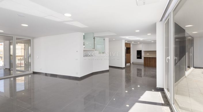 Image No.2-4 Bed Villa for sale