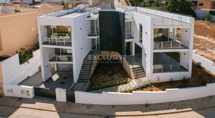 Image No.2-Villa de 4 chambres à vendre à Lagos