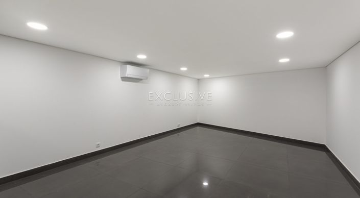 Image No.25-4 Bed Villa for sale