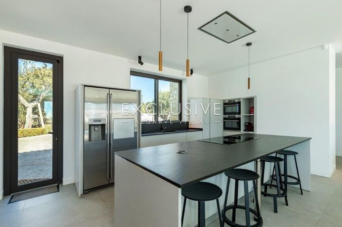 Image No.10-4 Bed Villa for sale