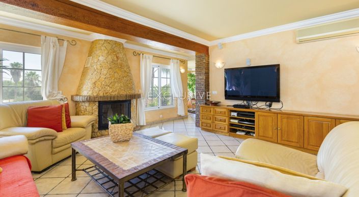 Image No.10-4 Bed Villa for sale