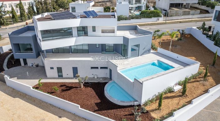 Image No.1-4 Bed Villa for sale
