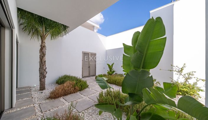 Image No.28-3 Bed Villa for sale