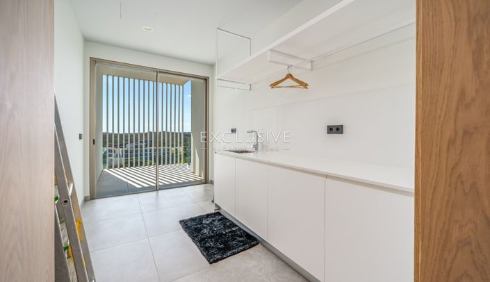 Image No.40-3 Bed Villa for sale