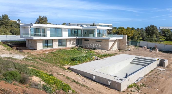 Image No.1-4 Bed Villa for sale
