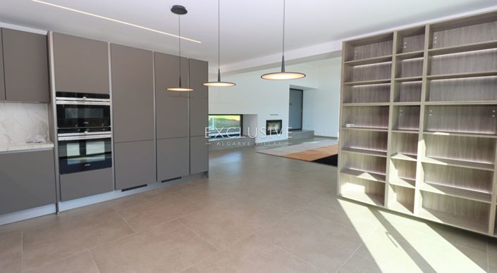 Image No.10-4 Bed Villa for sale