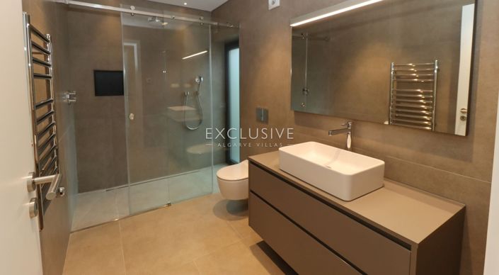 Image No.12-4 Bed Villa for sale