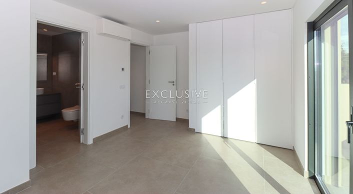 Image No.15-4 Bed Villa for sale