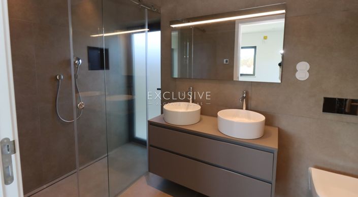 Image No.20-4 Bed Villa for sale