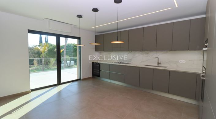 Image No.9-4 Bed Villa for sale