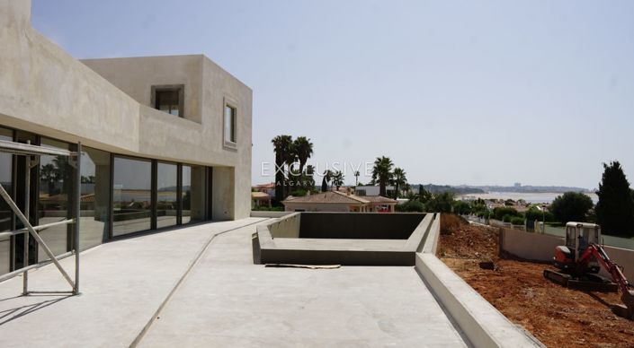 Image No.14-5 Bed Villa for sale