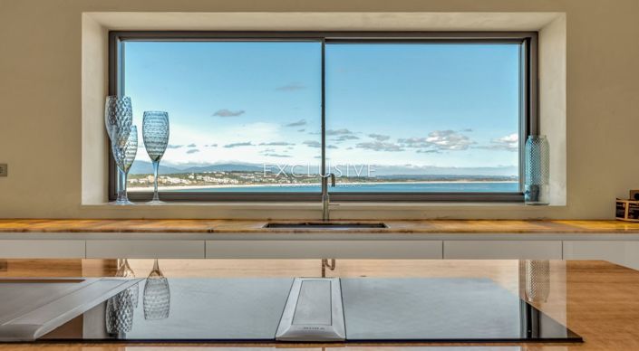 Image No.10-8 Bed Villa for sale