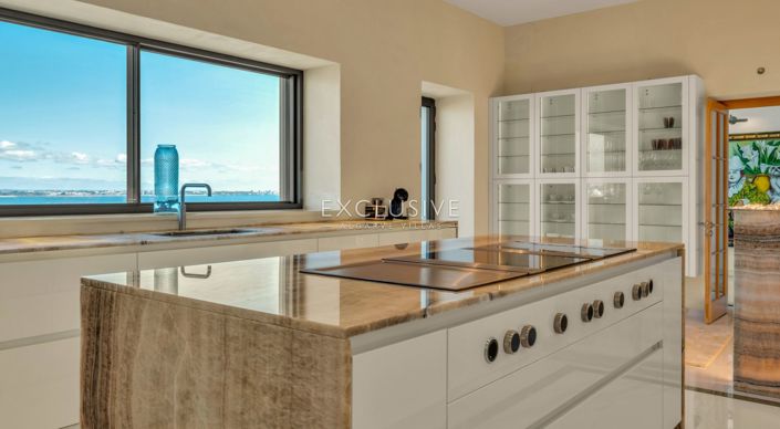 Image No.11-8 Bed Villa for sale