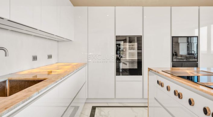 Image No.12-8 Bed Villa for sale