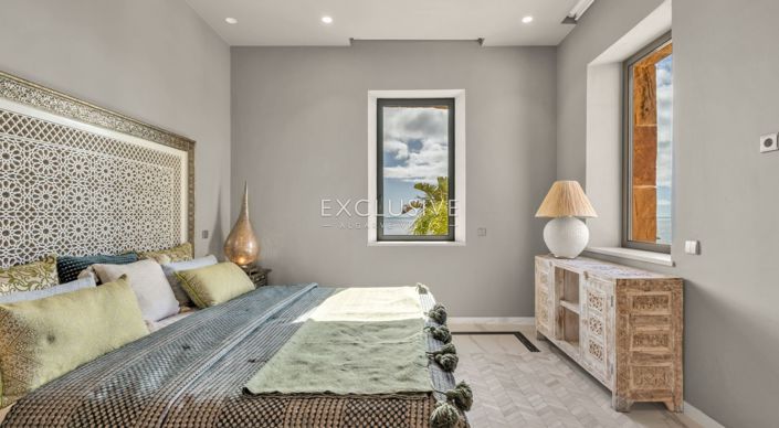 Image No.29-8 Bed Villa for sale