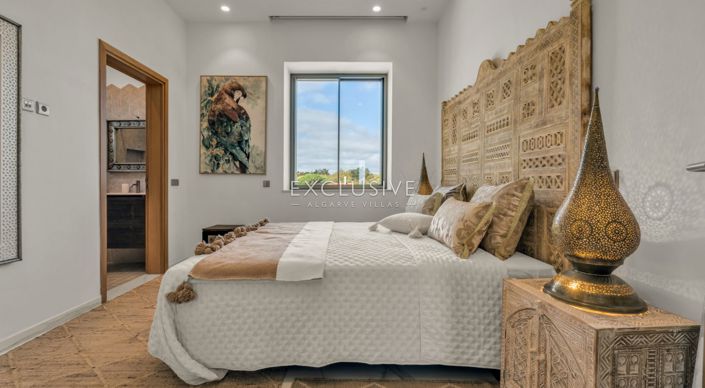 Image No.40-8 Bed Villa for sale