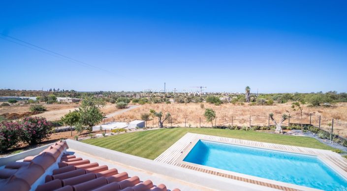 Image No.10-7 Bed Villa for sale