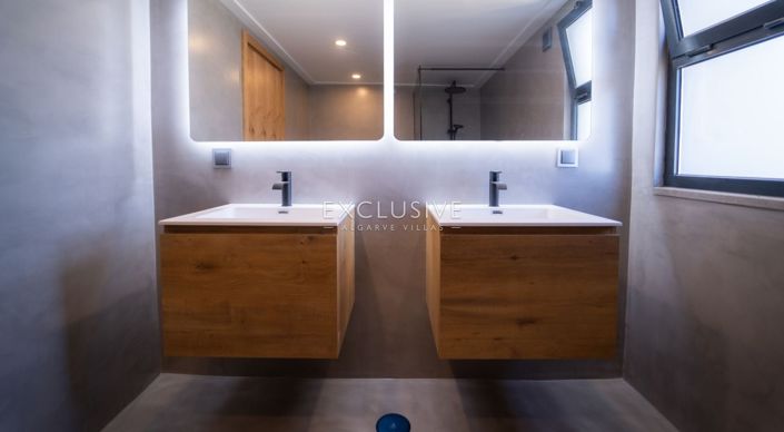 Image No.13-7 Bed Villa for sale