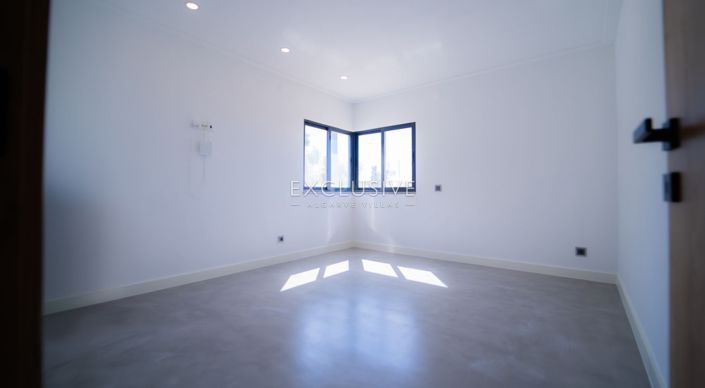 Image No.24-7 Bed Villa for sale