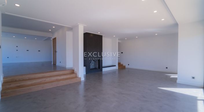 Image No.5-7 Bed Villa for sale