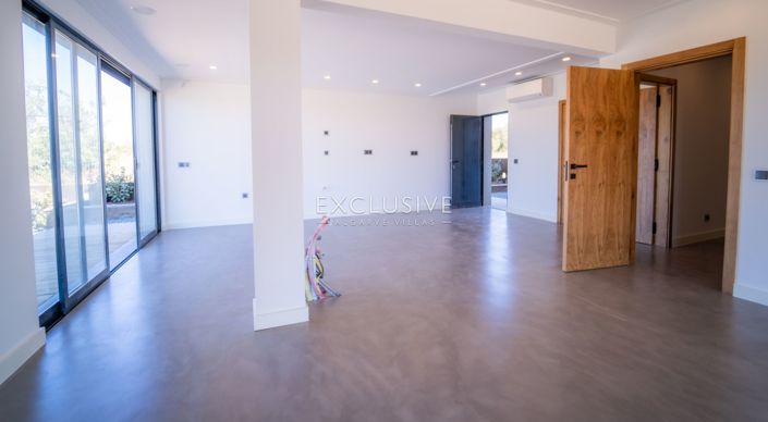 Image No.6-7 Bed Villa for sale