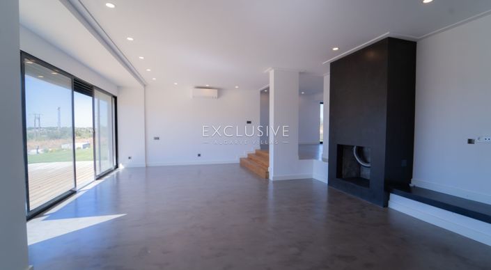 Image No.7-7 Bed Villa for sale