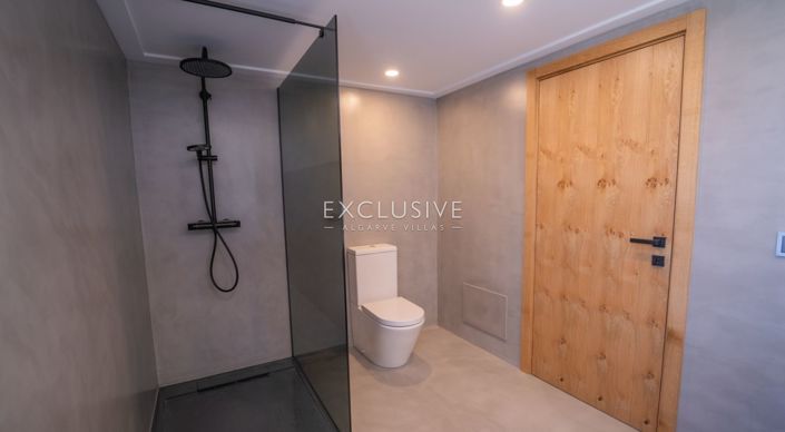 Image No.8-7 Bed Villa for sale