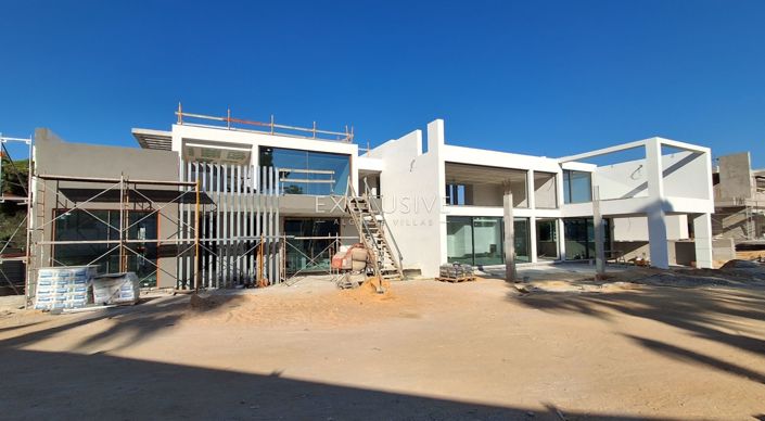 Image No.1-4 Bed Villa for sale